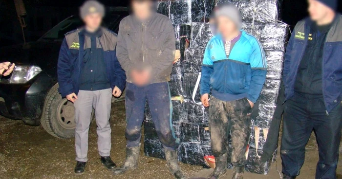 Toate persoanele implicate în contrabanda cu ţigări au fost reţinute FOTO: IJPF