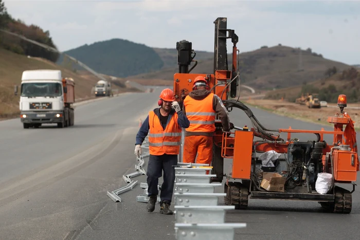 Muncitorii de la Bechtel au fost trimişi acasă