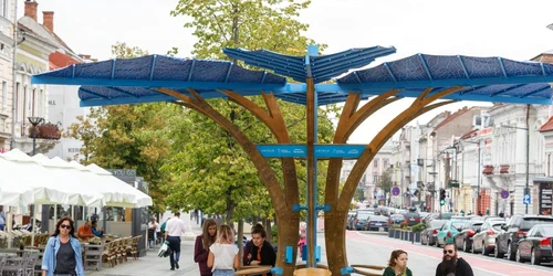 Statii solare pentru incarcarea telefoanelor