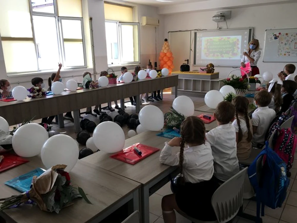 
    Iarina și Sergiu au împlinit 6 ani pe 2 septembrie. Au fost nerăbdători să înceapă școala  