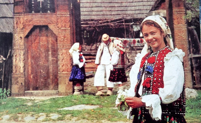 Port tradițional în Maramureș. Foto: Sandu Mendrea. 1982. Album „Maramureș”.