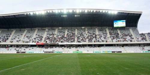 Gazonul de pe Cluj Arena nu se ridică la standardele Ligii I, spun fotbaliştii