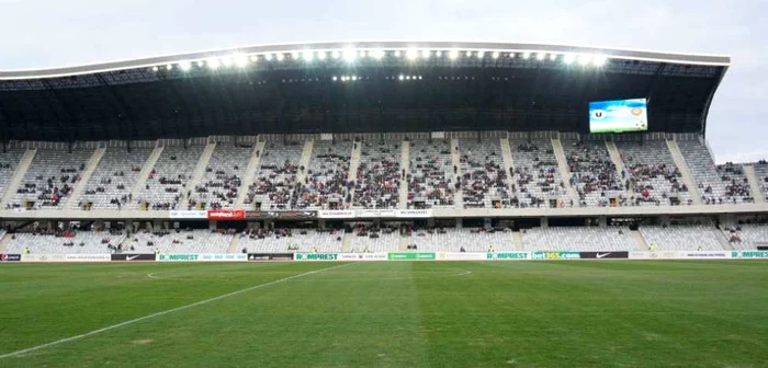 Gazonul de pe Cluj Arena nu se ridică la standardele Ligii I, spun fotbaliştii