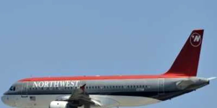Statele Unite: Piloţii avionului care a ratat aterizarea recunosc că au greşit