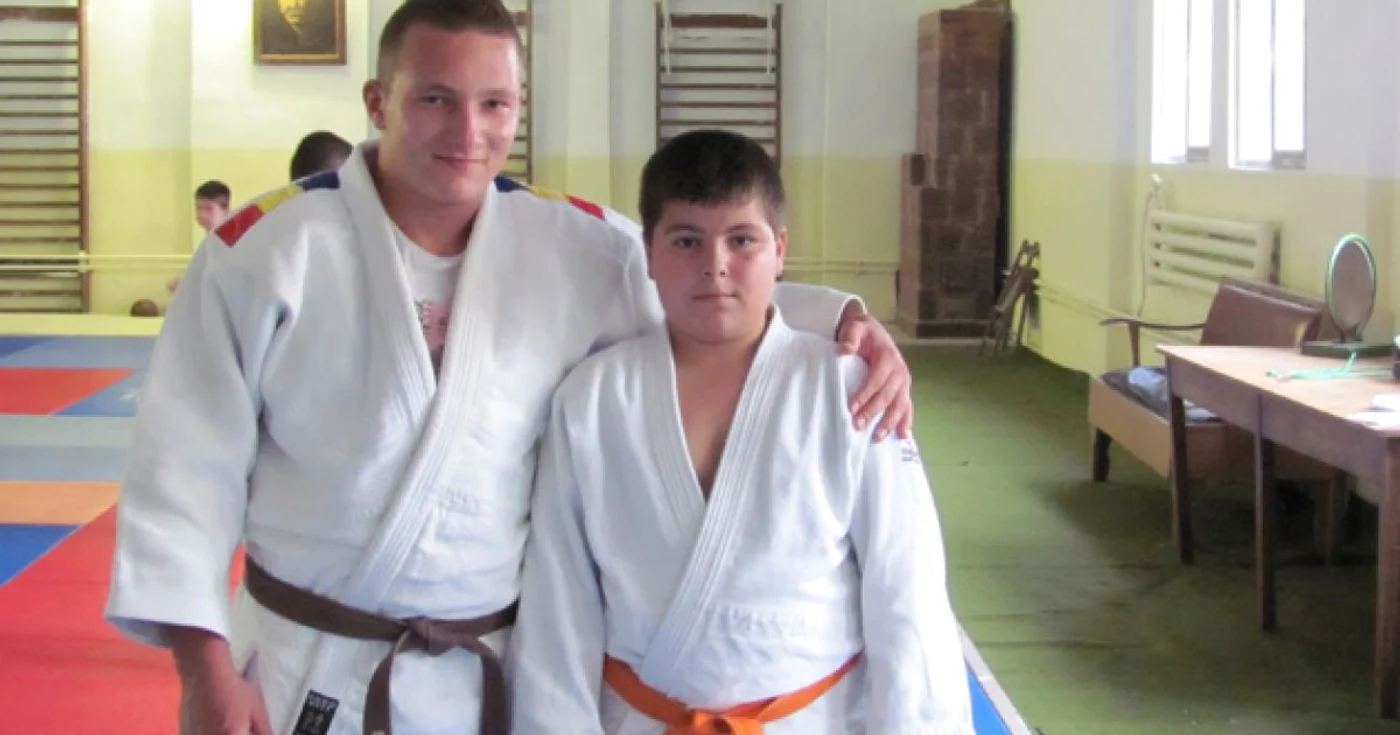Albert Florea (stânga) şi Alexandru Marcu (dreapta), doi dintre cei mai buni judoka