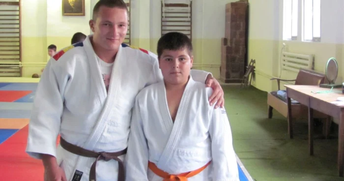 Albert Florea (stânga) şi Alexandru Marcu (dreapta), doi dintre cei mai buni judoka