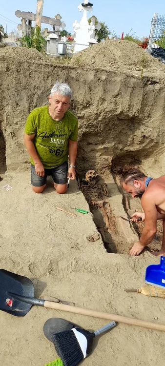 Istoricul Marius Oprea, în goapa unde au fost aruncate victimele lagărului Arhivă personală