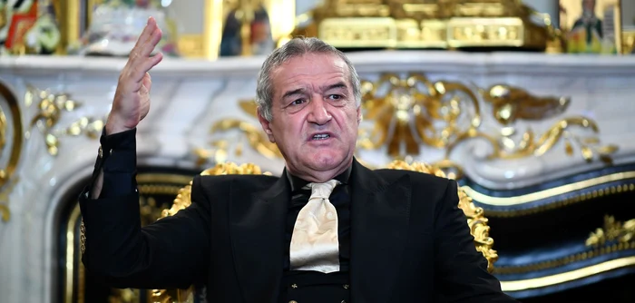 Gigi Becali surprinde din nou, punând un antrenor necunoscut pe banca FCSB. Arhivă Adevărul