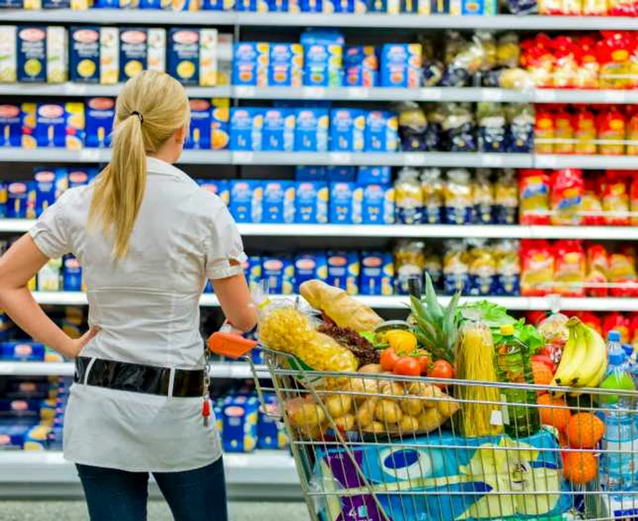 Nu plecați cu lista la cumpărături? Riscați să plecați pentru o pâine și să umpleți coșul cu tot felul de produseFOTO: adevarul.ro