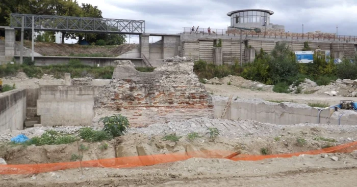 Piciorul Podului lui Traian de pe malul Dunării, la Severin FOTO Alexandra Georgescu