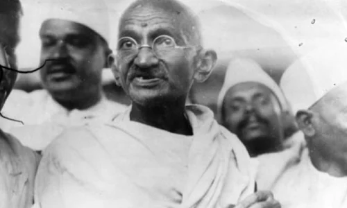 Cum au reuşit marii lideri ai secolului XX să câştige simpatia a milioane de oameni png