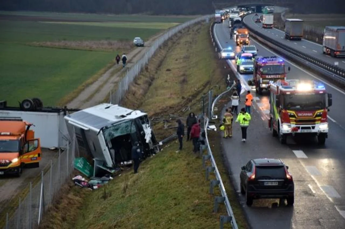 Autocarul cu români s-a răsturnat în Slovenia FOTO sabotainfo