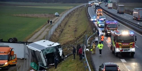 Autocar cu români răsturnat în Slovenia FOTO sobotainfo.com