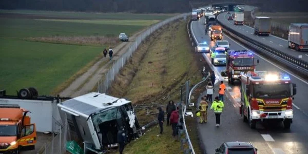 Autocar cu români răsturnat în Slovenia FOTO sobotainfo.com