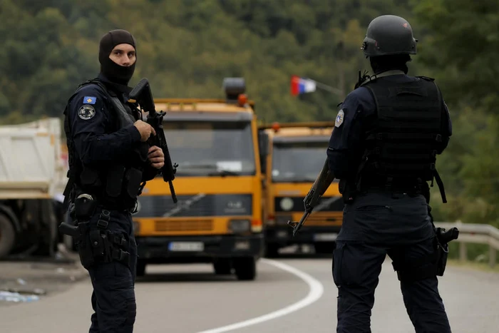 Membri ai forţelor speciale ale poliţiei kosovare FOTO EPA-EFE