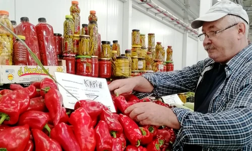 munti de legume la piata FOTO Ionela Stanila jpg