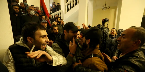 Proteste la Erevan dupa semnarea acordului de incetare a focului FOTO EPA-EFE