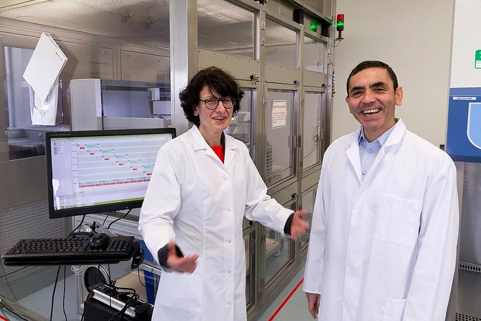 Oezlem Tuereci, 53 de ani, şi soţul ei, Ugur Sahin, 55 de ani, director executiv la Pfizer