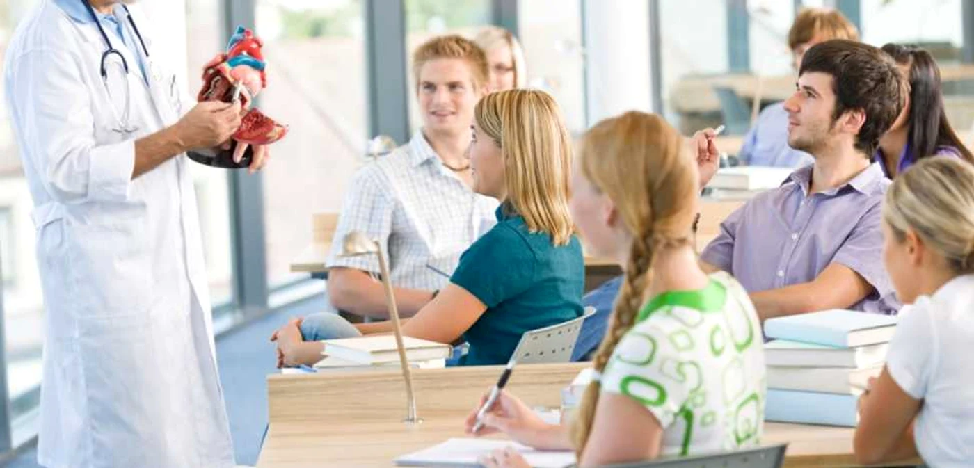 Studenţii vor avea un week-end prelungit, special pentru a merge la vot