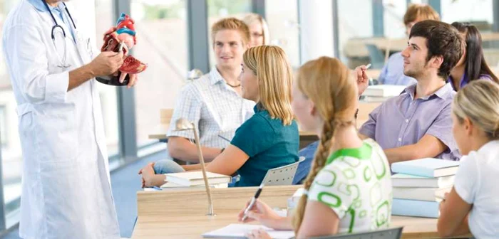 Studenţi la curs  FOTO: arhiva Adevărul