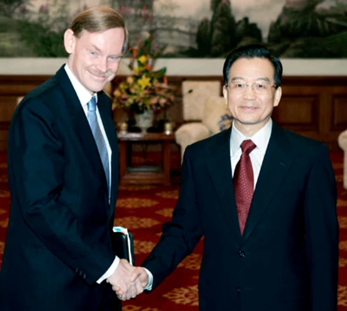 Secretarul de stat adjunct al SUA Robert Zoellick dă mâna cu premierul Chinei Wen Jiabao, 2006