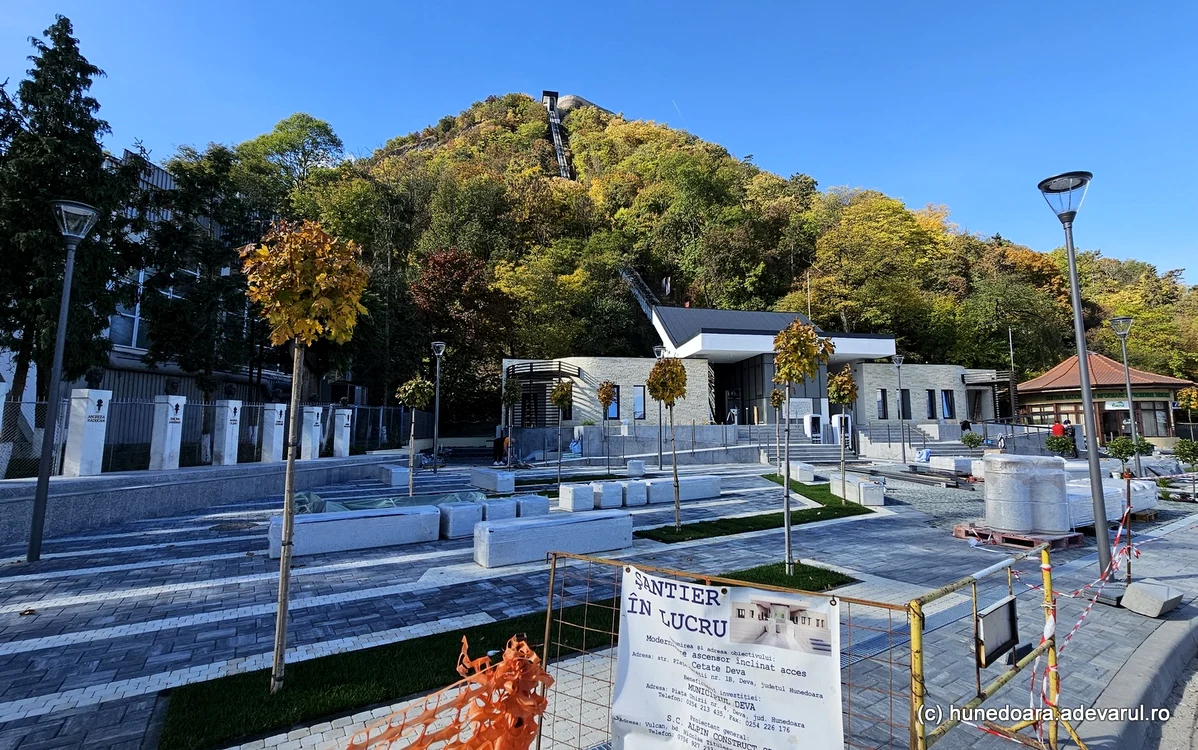 Cetatea Devei are o telecabină nouă. Foto: Daniel Guță. ADEVĂRUL