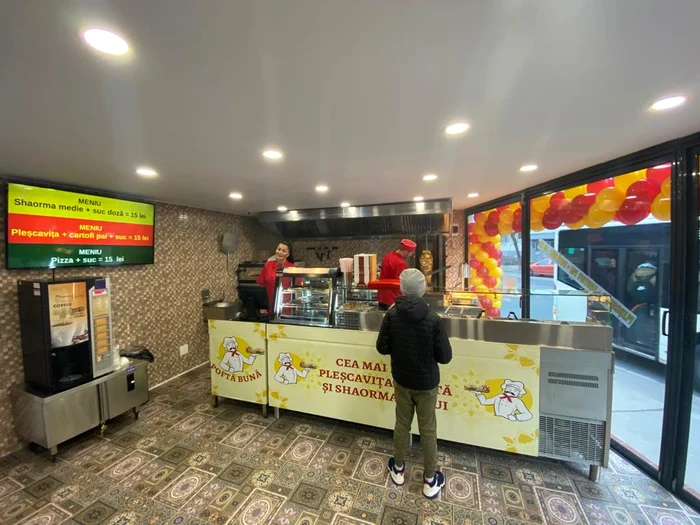 
    Bruneta l-a cucerit pe afacerist cu formele ei irezistibile  