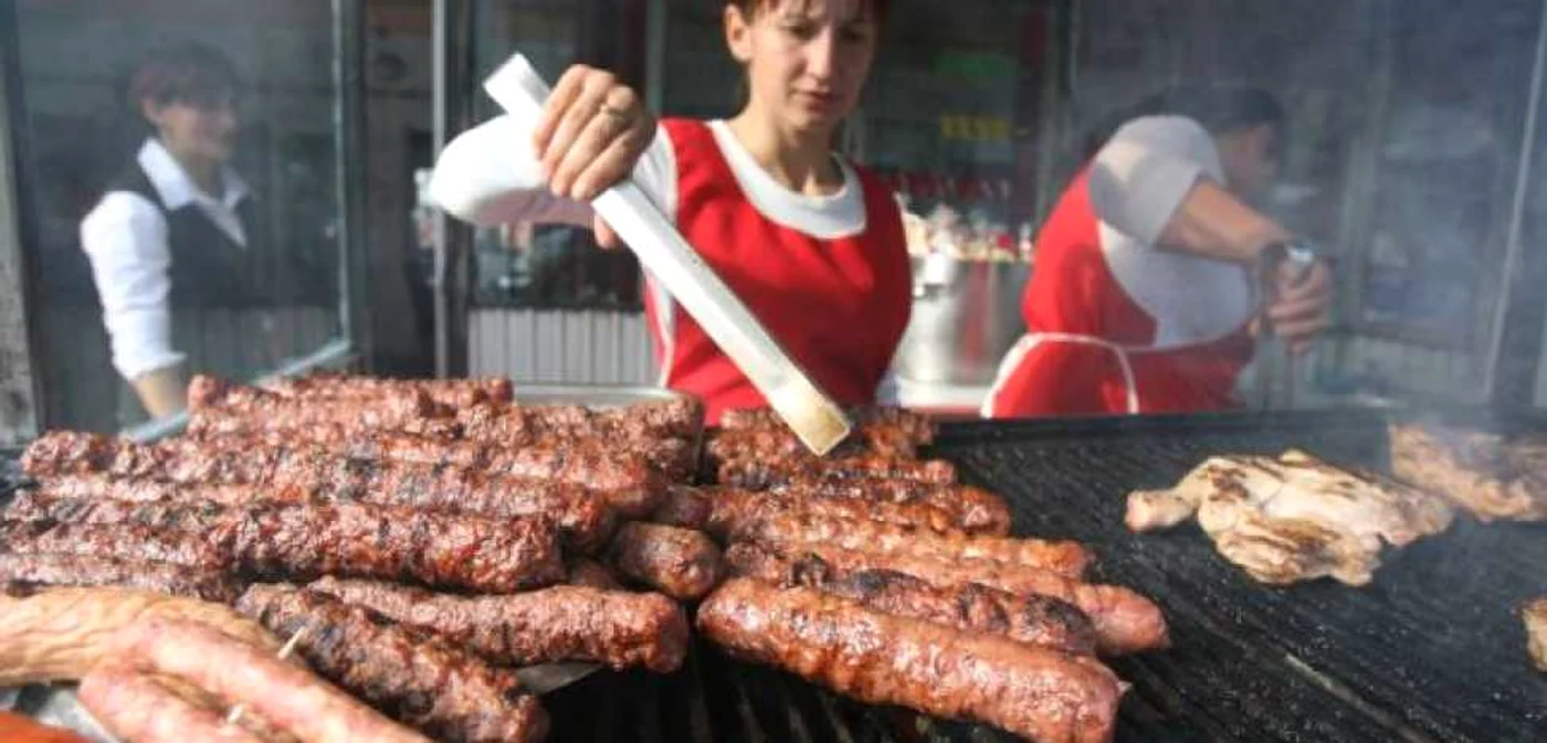 200 de kilograme de pastă de mici au fost găsite pe 14 martie la un magazin Kaufland din Capitală.FOTO Adevărul