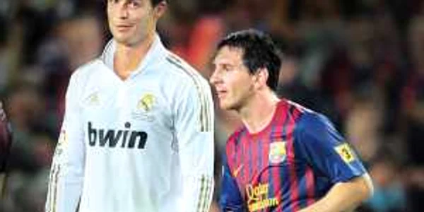 Ronaldo (stânga) şi Messi 