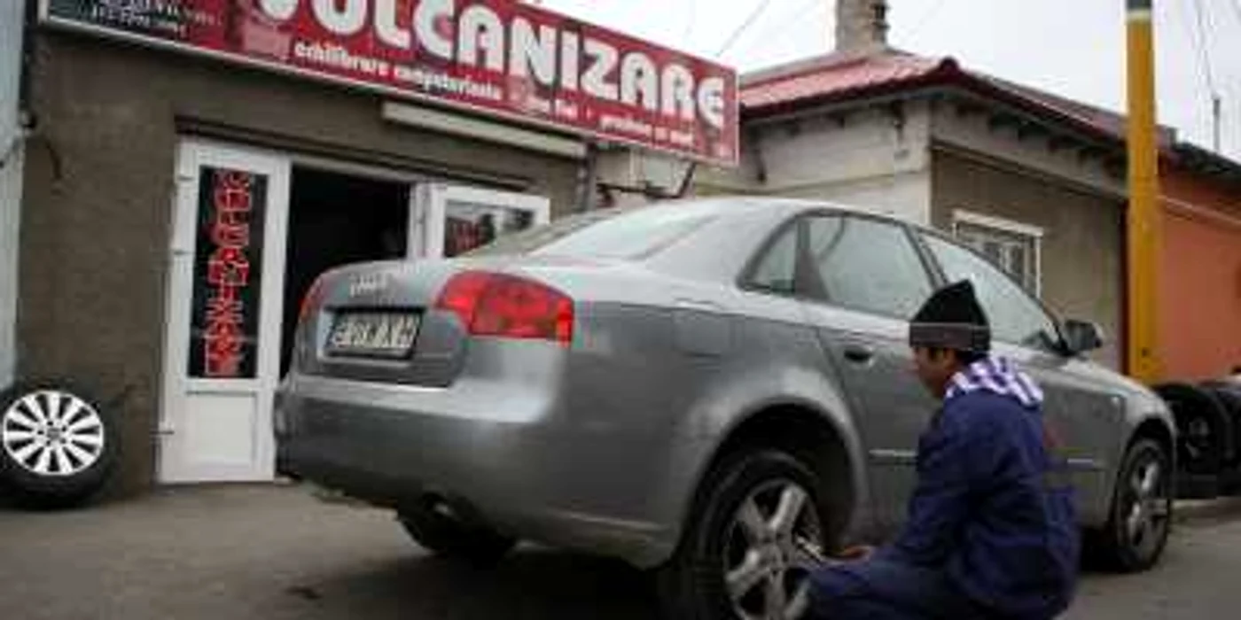Șoferii au început să-și pregătească mașinile pentru iarnă (foto arhivă)