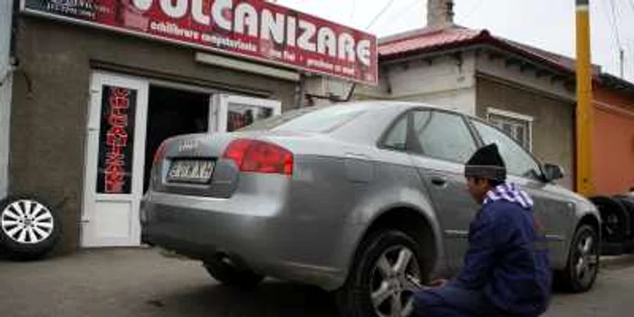 Șoferii au început să-și pregătească mașinile pentru iarnă (foto arhivă)