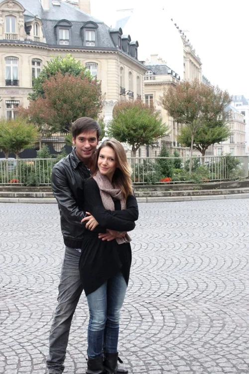 Adela Popescu şi Radu Vâlcan au vizitat principalele obiective turistice ale Parisului. (foto: arhiva personală)