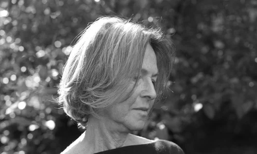 Louise Glück, laureata Nobelului literar din 2020, în curs de traducere în colecția „ANANSI World Fiction” jpeg
