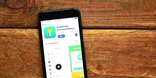 Kaspersky Password Manager pe smartphone FOTO Shutterstock jpg