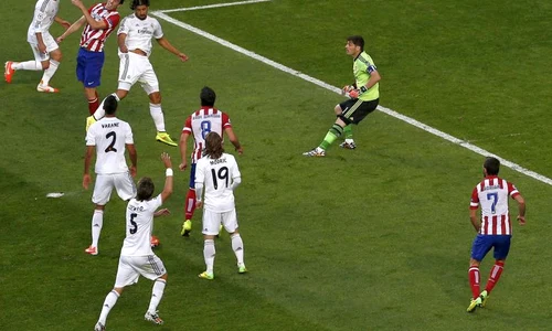 Iker Casillas a greşit grav la golul lui Atletico Madrid (Foto: Reuters) jpeg