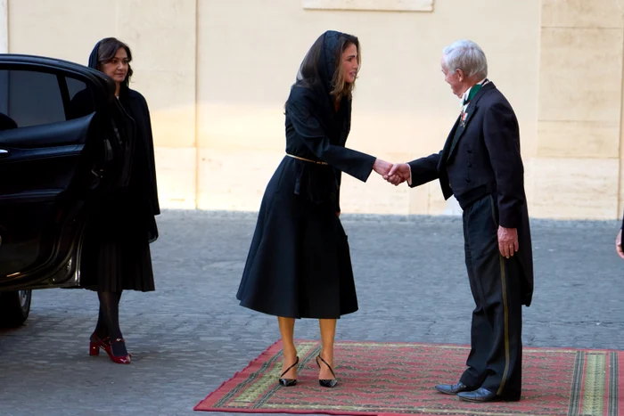 Regina Rania a Iordaniei, superbă la Vatican, Profimedia (3) jpg