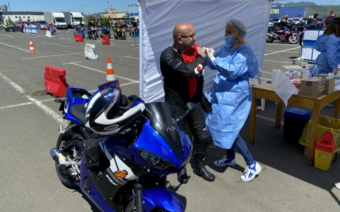 motociclisti la centrul de vaccinare din deva foto prefectura Hunedoara