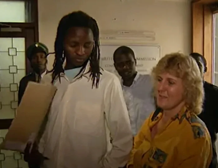Cheryl Thomasgood și războinicul masai Foto: captura youtube
