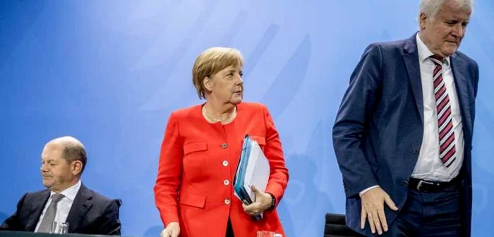 Cancelarul Germaniei Angela Merkel şi şeful CSU, Horst Seehofer (dreapta)
