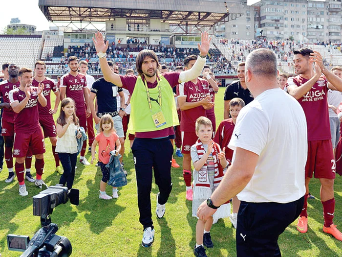 Dan Alexa şi jucătorii Rapidului au promovat în Liga I în urmă cu două luni