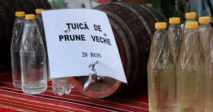 Ţuica de prune din Văleni este una dintre cele mai bune din ţară, conform degustătorilor (foto: arhivă)