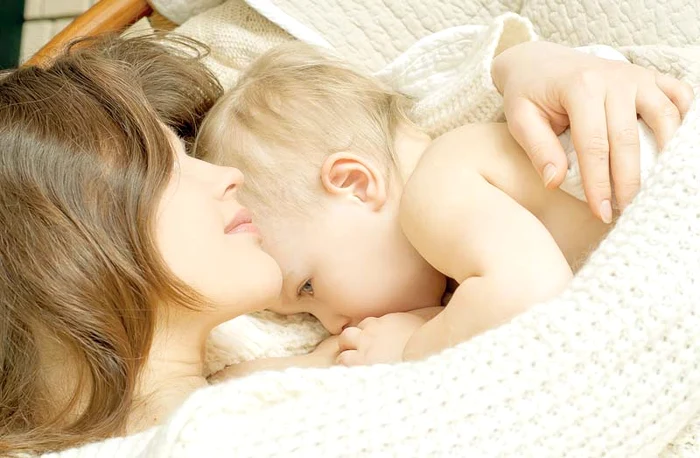 
    Mamele ar trebui să conştientizeze importanţa laptelui de la sân şi numai în cazurile excepţionale să apeleze la cel de formulă.  