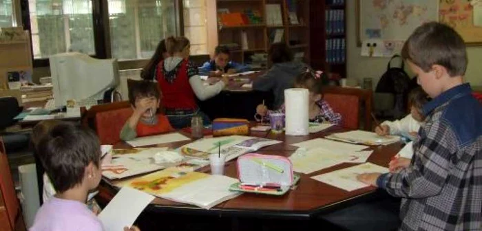 150 de copii au participat anul trecut la Clubul de vacanţă de la bibliotecă