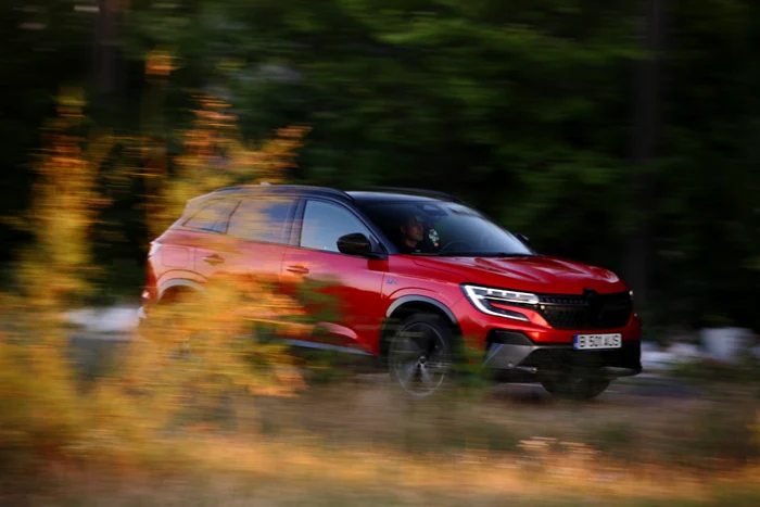 Renault Austral, între hatchback și SUV. FOTO: Mihai Dăscălescu