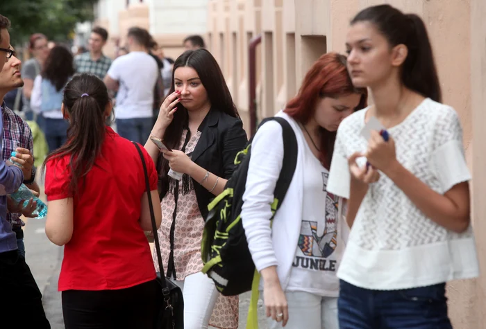 Elevii care au picat în iunie mai au o șansă în august