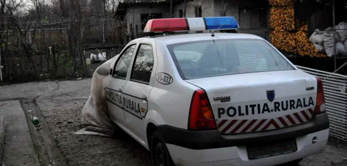 Maşina Poliţiei din localitate a fost mistuită de flăcări/ Foto: Arhiva