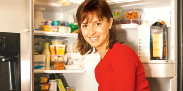 Alimentele se ordonează în frigider în funcţie de tipul şi de mărimea lor