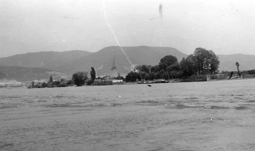 Vedere a insulei Ada Kaleh 1968 de Boris Zderciuc 1968 Muzeul Național al Satului Romania jpg