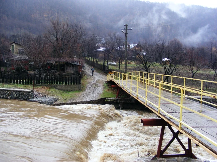 Institutul Naţional de Hidrologie a emis o avertizare de cod portocaliu de inundaţii pentru trei ape curgătoare FOTO Adevărul