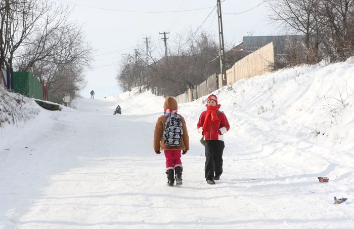 În prezent, România are peste 150,000 de elevi care zilnic fac naveta între localitatea de domiciliu şi şcoală